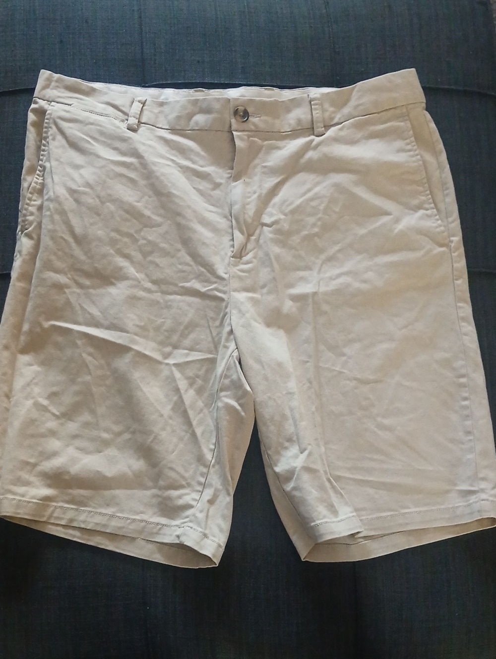 Old Navy Men's Light Beige Flat-Front Chino Shorts